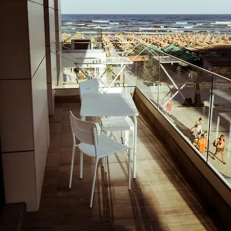 Seaside Apartament 2 Mamaia Nord Cadeva ナボダリ